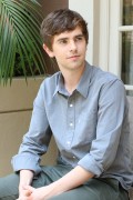 Фредди Хаймор Freddie Highmore) The Good Doctor press conference (Los Angeles, August 7, 2017) 688e8e617947133