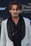 Джонни Депп (Johnny Depp) 'Pirates of the Caribbean Dead Men Tell no Tales' Premiere in Hollywood, 18.05.2017 (146xHQ) 568f7a629386203