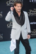 Джонни Депп (Johnny Depp) 'Pirates of the Caribbean Dead Men Tell no Tales' Premiere in Hollywood, 18.05.2017 (146xHQ) Bec832629388203