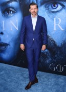 Николай Костер-Валдау (Nikolaj Coster-Waldau) 'Game of Thrones' season 7 premiere, Los Angeles, 12.07.2017 (88xHQ) 0dc09c561257793