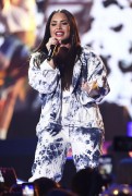 Деми Ловато (Demi Lovato) performing Sorry Not Sorry at the iHeartRadio Music Festival in Las Vegas, 23.09.2017 (46xHQ) 58d485617728713