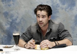 Колин Фаррелл (Colin Farrell) Press Conference "A home at the end of the world" (09.07.2004 "Retna") D2ef1b565377543