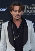 Джонни Депп (Johnny Depp) 'Pirates of the Caribbean Dead Men Tell no Tales' Premiere in Hollywood, 18.05.2017 (146xHQ) D24f44629386213