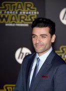Оскар Айзек (Oscar Isaac) 'Star Wars The Force Awakens' premiere in Hollywood, 14.12.2015 - 55xHQ B9ff8b617680143