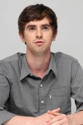 Фредди Хаймор Freddie Highmore) The Good Doctor press conference (Los Angeles, August 7, 2017) 7be0c3617946913