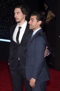 Оскар Айзек (Oscar Isaac) 'Star Wars The Force Awakens' premiere in Hollywood, 14.12.2015 - 55xHQ 694770617677773