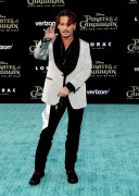 Джонни Депп (Johnny Depp) 'Pirates of the Caribbean Dead Men Tell no Tales' Premiere in Hollywood, 18.05.2017 (146xHQ) Bfe9a5629386063