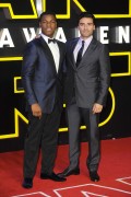 Оскар Айзек (Oscar Isaac) European premiere of 'Star Wars The Force Awakens' in London (December 16, 2015) - 44xHQ 064d70617674723
