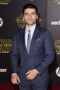 Оскар Айзек (Oscar Isaac) 'Star Wars The Force Awakens' premiere in Hollywood, 14.12.2015 - 55xHQ 7c111b617679873