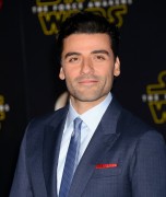 Оскар Айзек (Oscar Isaac) 'Star Wars The Force Awakens' premiere in Hollywood, 14.12.2015 - 55xHQ E03486617679223