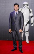 Оскар Айзек (Oscar Isaac) European premiere of 'Star Wars The Force Awakens' in London (December 16, 2015) - 44xHQ C63044617674673