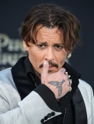 Джонни Депп (Johnny Depp) 'Pirates of the Caribbean Dead Men Tell no Tales' Premiere in Hollywood, 18.05.2017 (146xHQ) 0fe9ed629387523