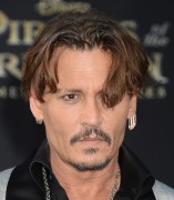 Джонни Депп (Johnny Depp) 'Pirates of the Caribbean Dead Men Tell no Tales' Premiere in Hollywood, 18.05.2017 (146xHQ) 1e22f5629386953