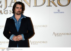 Колин Фаррелл (Colin Farrell) Photocall for his new film "Alexander", Spain, 04.02.2005 (35xHQ) 74c202565538253